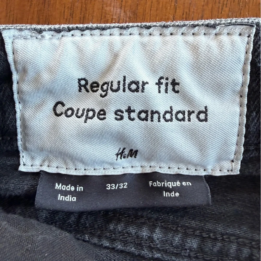 H&M Men's Regular Fit Coupe Standard Black Straight Leg Jeans, size 33/32